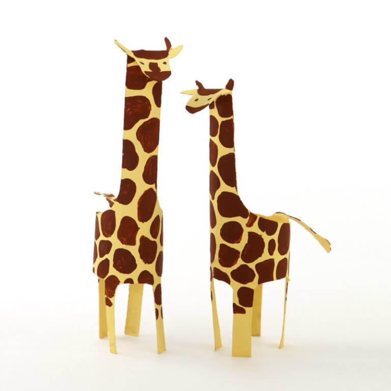 Cardboard tube giraffe