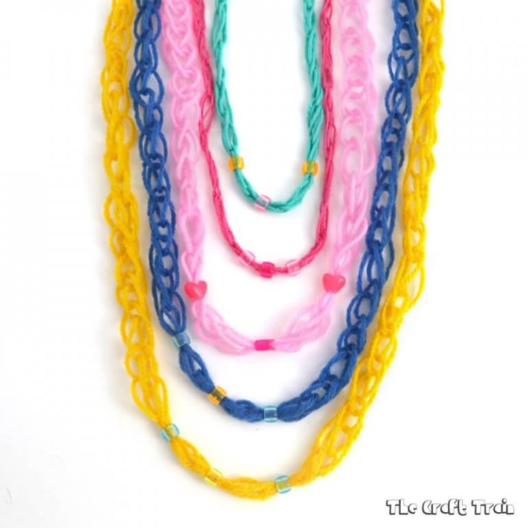 Finger knit friendship necklaces #yarn #kidscrafts #friendship #fingerknitting