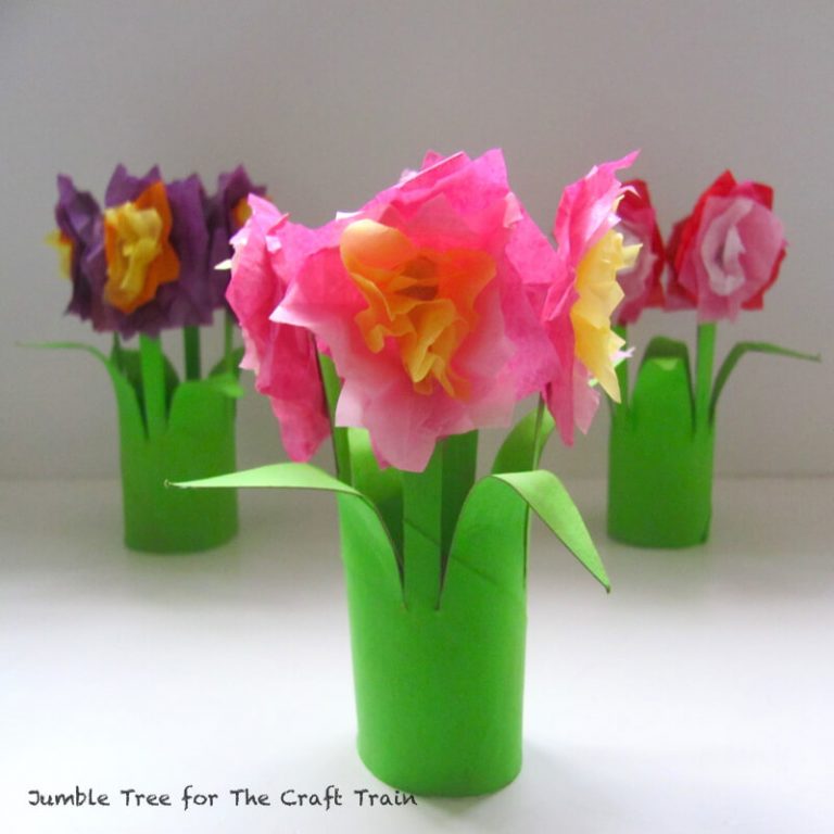 Make a pretty paper roll posy! This is a sweet flower craft, kids craft and Spring craft #spring #kidscraft #springcraft #papertube #paperroll #recycledcraft #papercraft #kidscrafts
