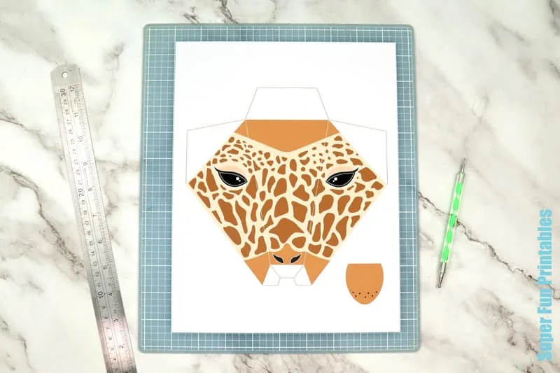 Giraffe craft scoring step