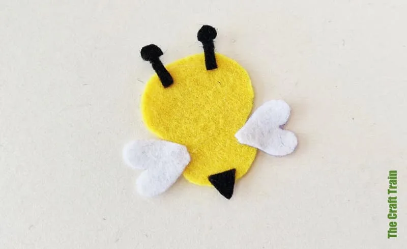 Bee bookmark steps