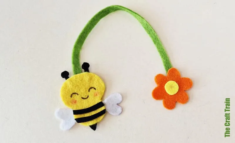 Bee bookmark steps