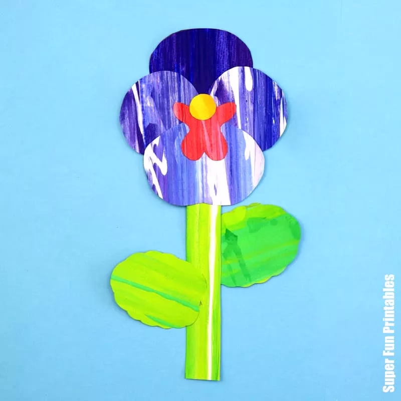 Pansy scrape art flower craft for kids with printable template. This is a fun Spring craft for kids aged 6+
