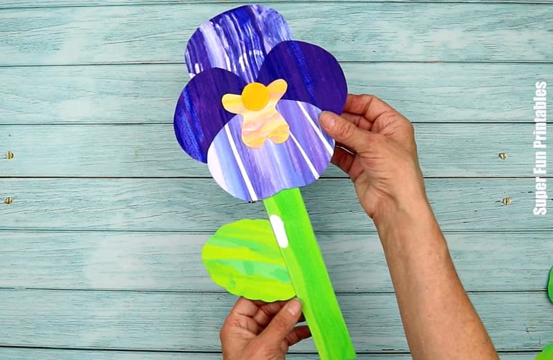 Pansy scrape art flower craft for kids with printable template. This is a fun Spring craft for kids aged 6+