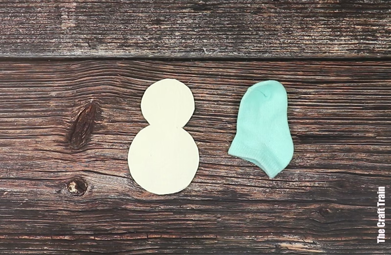 Steps to make the egg carton snowman ornament