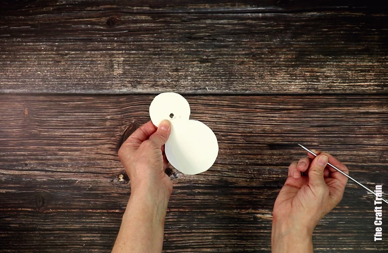 Steps to make the egg carton snowman ornament