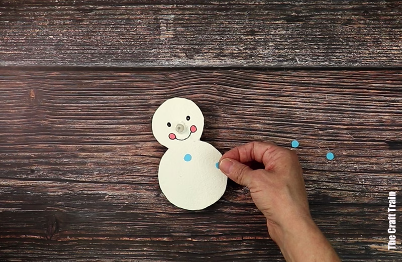 Steps to make the egg carton snowman ornament