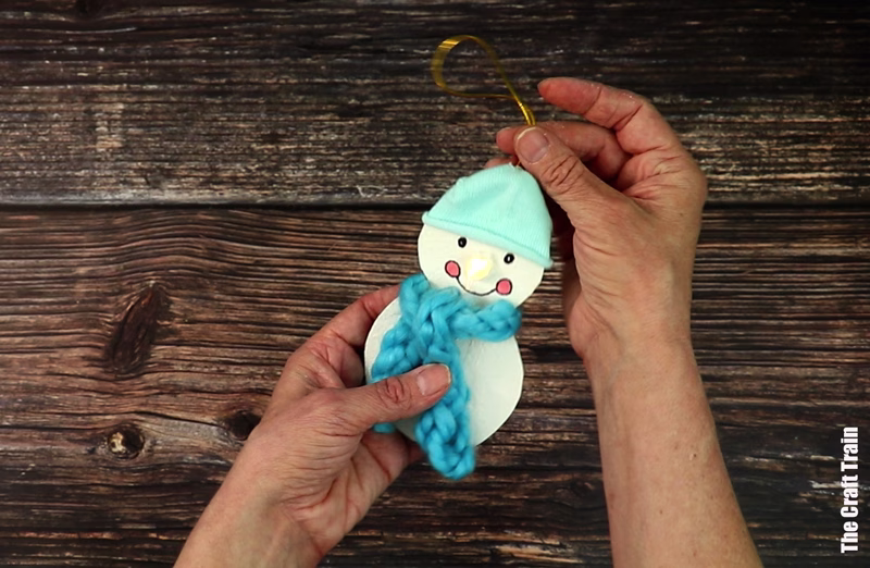 Steps to make the egg carton snowman ornament